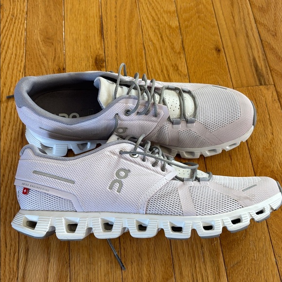 ON New Cloud 5 women’s sneaker, lily Frost women’s size 10 - Picture 2 of 9